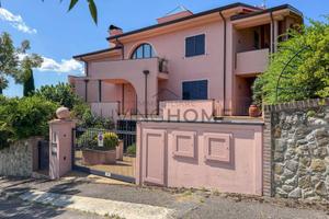 Villa di 655 m² con più di 5 locali e box auto dop