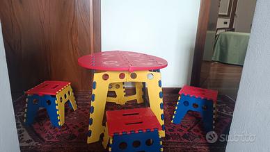 tavolino con panchine 