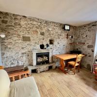 Intero stabile in stile montano