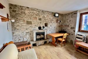 Intero stabile in stile montano