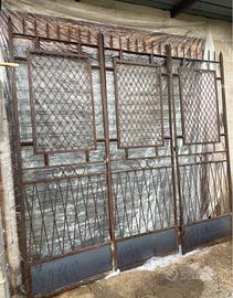 Cancello antico in ferro
