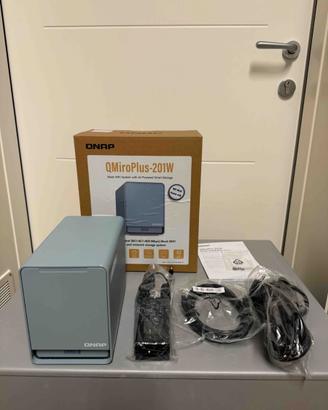 QNAP Router/NAS WiFi Mesh Tri-Band QMiroPlus-201W