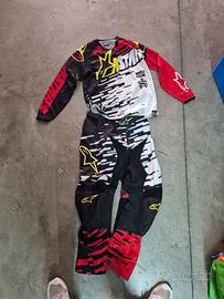 abbigliamento  tuta stivali motocross 