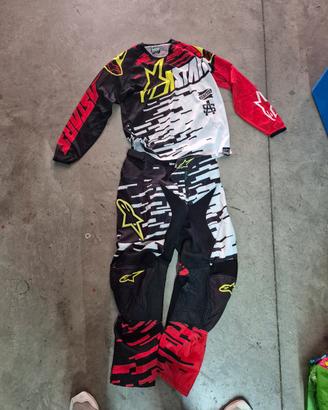 abbigliamento  tuta stivali motocross 