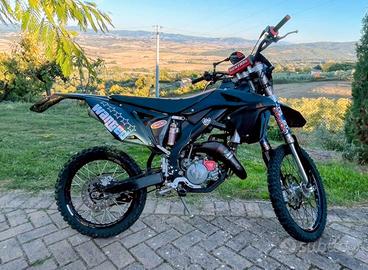 Suzuki Valenti RME 50 Race