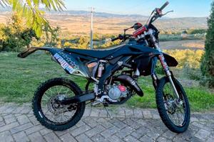 Suzuki Valenti RME 50 Race