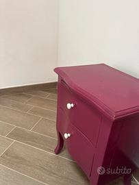 Coppia di comodini vintage rosa con 2 cassetti
