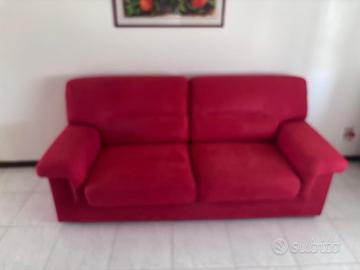 Divano in velluto rosso