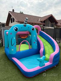 Gonfiabile per bambini con gioco d’acqua