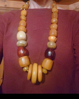 Collana nord africana in bachelite. Antica e rara.