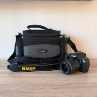 Nikon D60 + Obiettivo Nikkor 18-55mm + Accessori