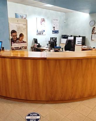 Banco Accettazione / Reception in Rovere