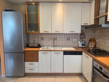 Cucina completa frigo, forno, lavastoviglie, cappa