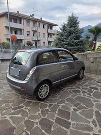lancia y