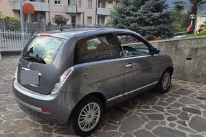 lancia y