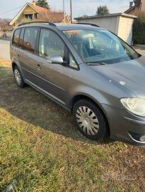 Volkswagen Touran 2.0 TDI 140 Cv 7 Posti