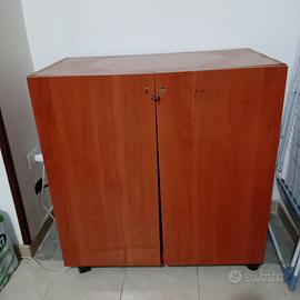 Mobile truciolato con ruote ex TV