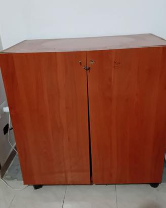 Mobile truciolato con ruote ex TV