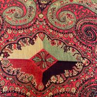 Sciarpa rossa con disegni etnici