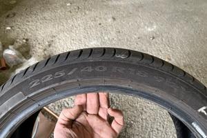 Gomme Pirelli 225 r18