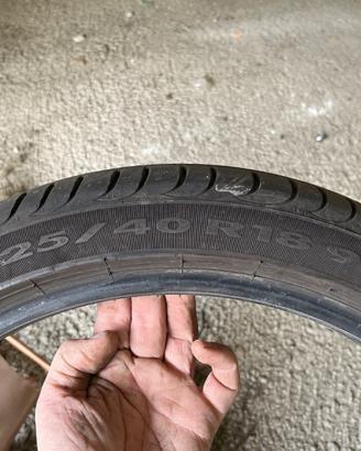 Gomme Pirelli 225 r18