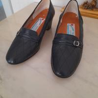 Mocassini donna in pelle nera n. 38