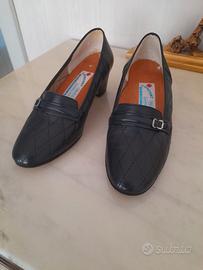 Mocassini donna in pelle nera n. 38