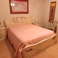 camera da letto colore panna.