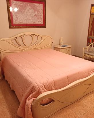 camera da letto colore panna.