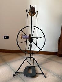 Antico arcolaio/filatoio in ferro e legno