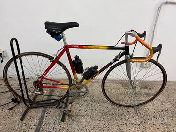 Bicicletta Benotto modello Triathlon