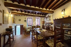 CASA SEMINDIPENDENTE A MONTECASTRILLI
