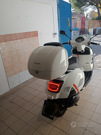 Vespa 300 GTS super
