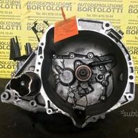 Nissan Micra cambio usato CR12