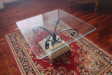 Tavolino con piano in vetro e base in pietra