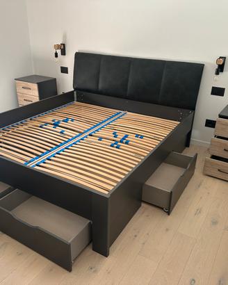 Letto matrimoniale completo di doghe e 2 comodini