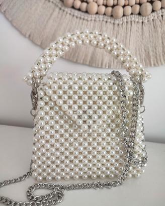 Mini borsetta in perle bianche. Handmade 