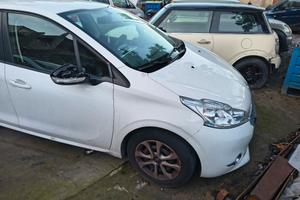 Peugeot 208 con motore guasto