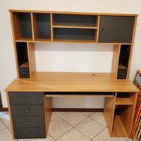 Scrivania il legno massiccio