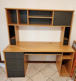 Scrivania il legno massiccio