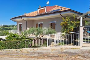 VILLA SINGOLA A PESARO
