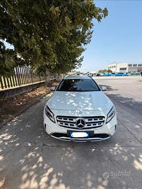 Mercedes  GLA 200d 4MATIC auto