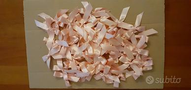 Piccoli fiocchi di raso rosa