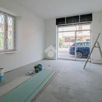 NEGOZIO A PALAZZOLO SULL'OGLIO