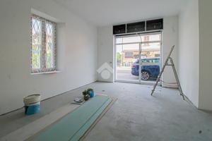 NEGOZIO A PALAZZOLO SULL'OGLIO