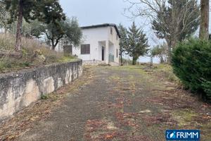 Casa con terreno - Contrada Lagone
