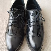 Scarpe in pelle nera da donna