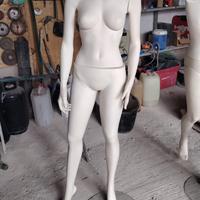 Manichino donna senza testa
