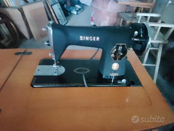 Macchina per cucire Singer con mobile a pedale