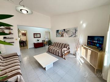 Appartamento a pochi passi dal mare la caletta